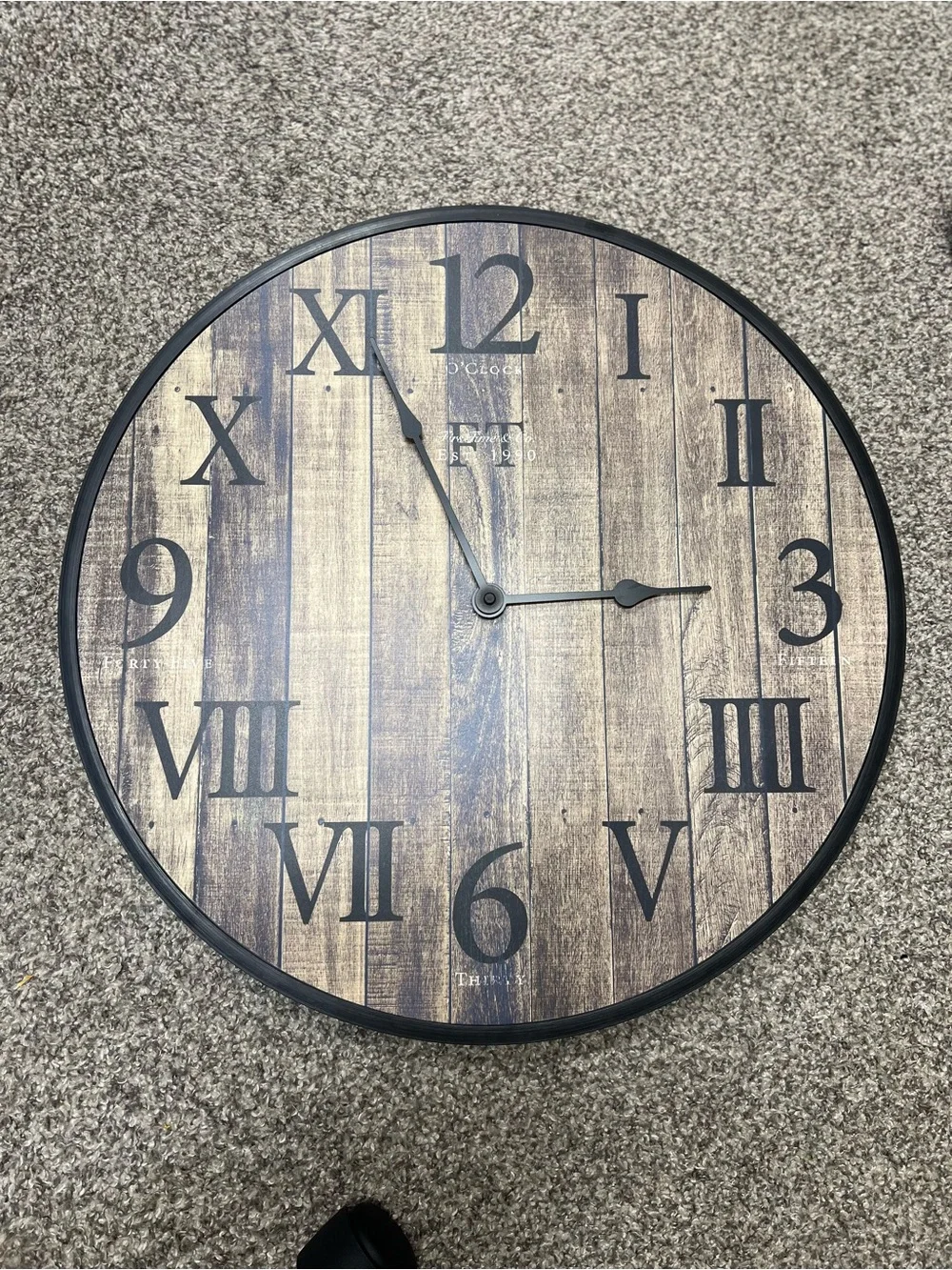 Rustic Wood-Effect Round Wall Clock in Brown